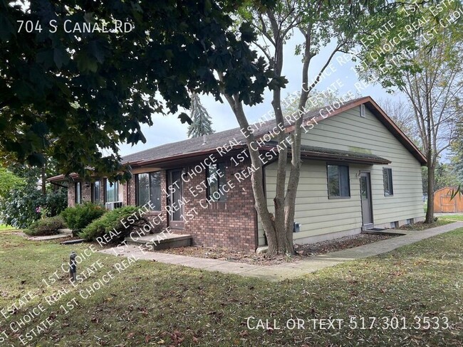 2-BDR 1-BTH Duplex w/ Fenced Yard, Basemen... - 2-BDR 1-BTH Duplex w/ Fenced Yard, Basemen... House