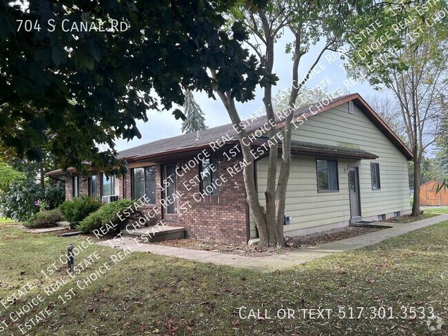 Building Photo - 2-BDR 1-BTH Duplex w/ Fenced Yard, Basemen... Rental