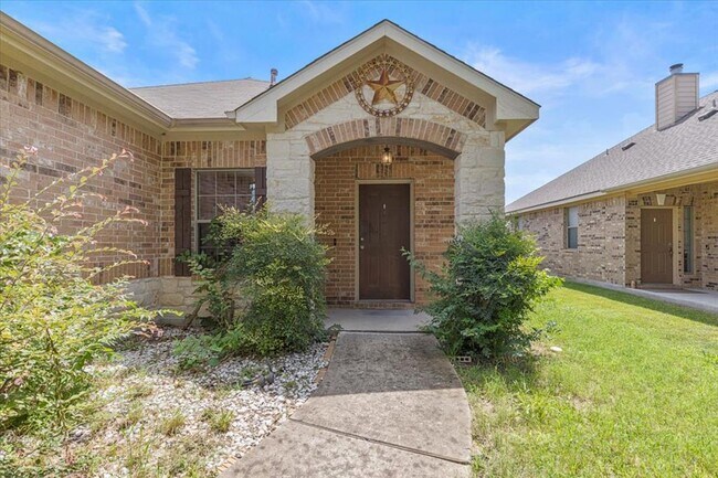 Photo - 1001 Hyde Park Dr