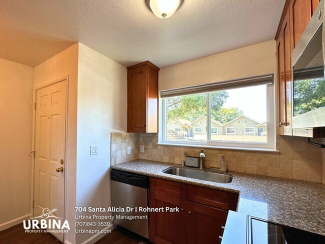 Photo - Stylish Upstairs 2 Bedroom Condo Near SMART Train and Shopping