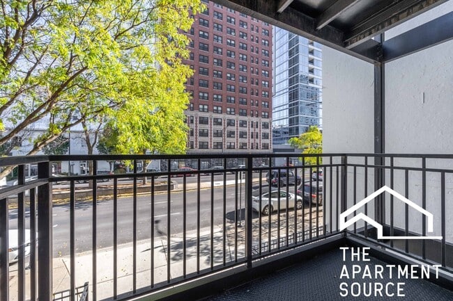 Building Photo - 1223 N La Salle Dr Unit 5D