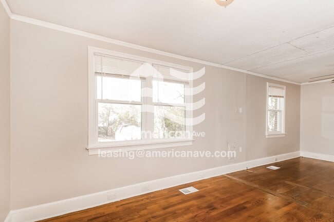 Photo - 1490 Cameron St