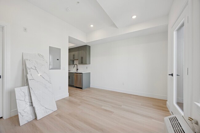 Photo - 2560 Jasper St,