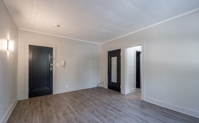 Photo - The Oakwood Manor Apartments