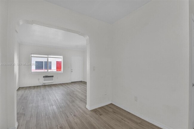 1135 Euclid Ave Unit 202