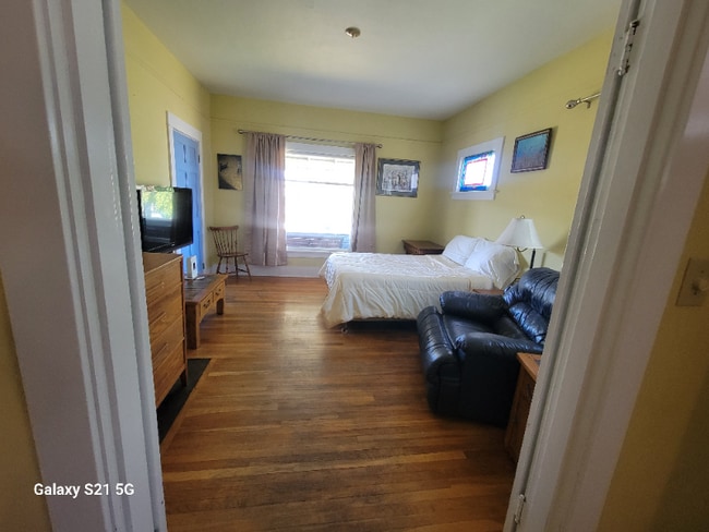 Photo - 700 W 13th St Unit 1