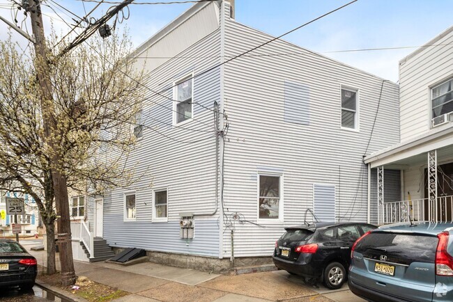 Building Photo - 1016 Paterson Plank Rd Rental
