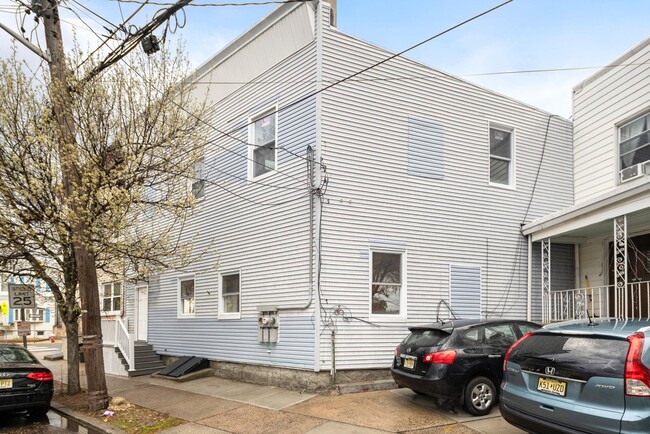 Building Photo - 1016 Paterson Plank Rd Rental