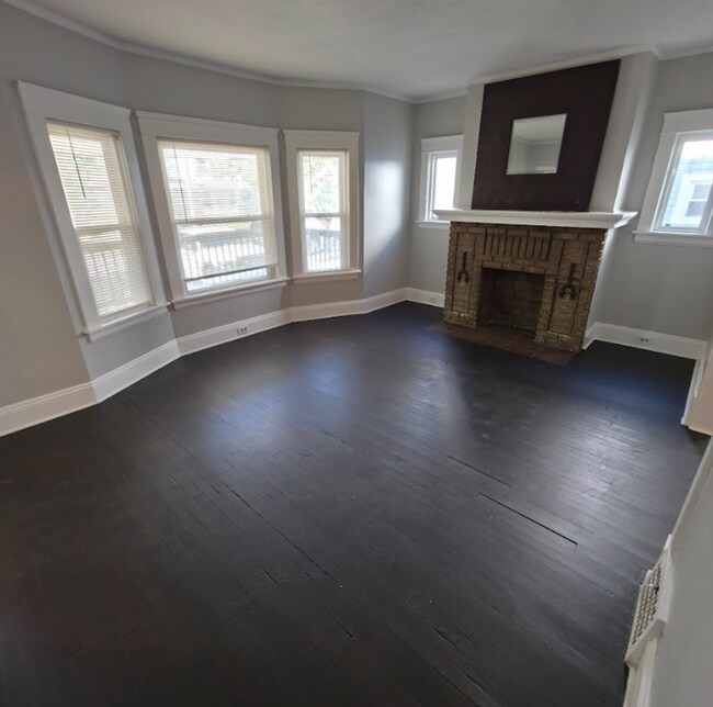 Photo - 747 E 117th St Unit 1