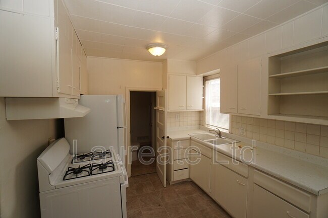 Photo - 1436.5 Kenton St