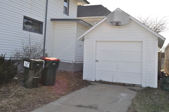 Building Photo - 701 3rd St NW