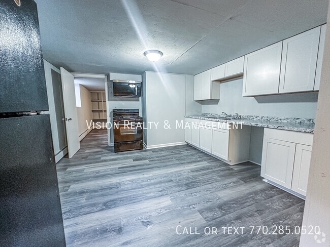 Building Photo - Newly Renovated 3BR 1 BA Unit A Rental