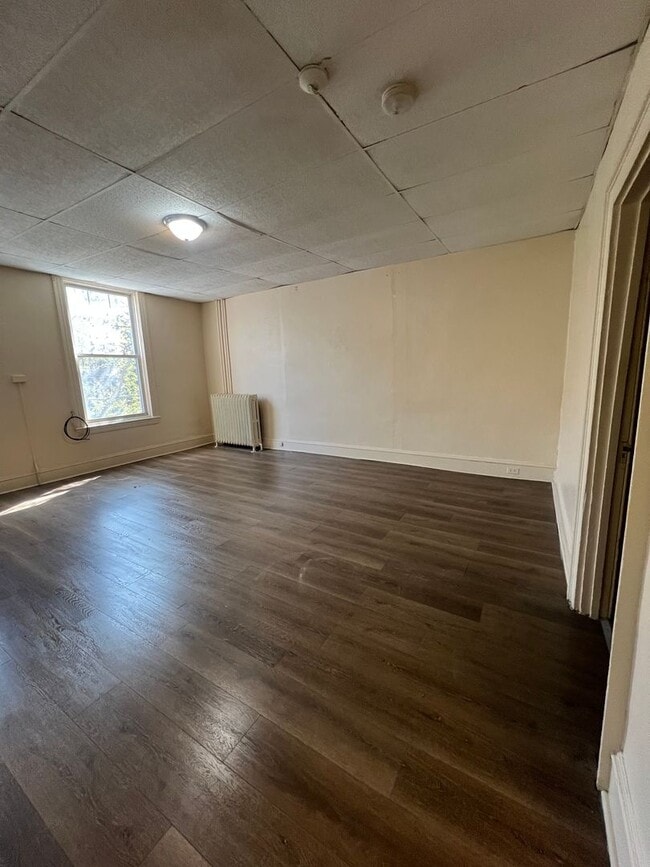 Photo - 114 1/2 S Queen St Unit APT-2