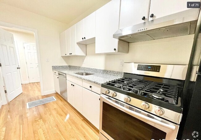Building Photo - 523 E 3rd St Unit #1F Rental