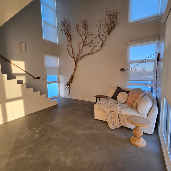 Living room - 519 S 6th St Unit 212