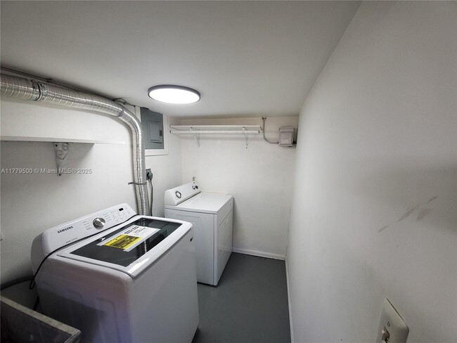 Photo - 2459 Jackson St