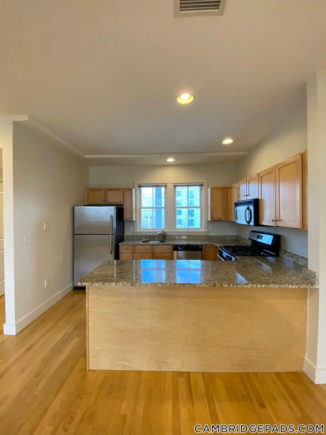 Building Photo - 110 Second St