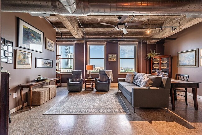 Building Photo - 221 W. Lancaster-83252 Unit 83252 Rental