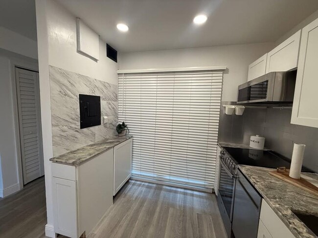 Photo - 719 S Beach St