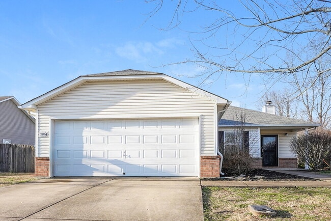 Building Photo - 2109 Carlton Ln