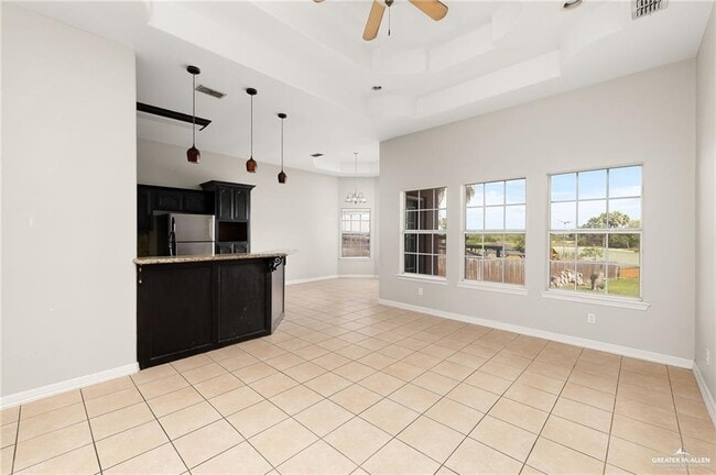 1203 Harbor Ln