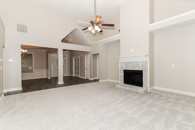 Photo - 256 Suffolk Way