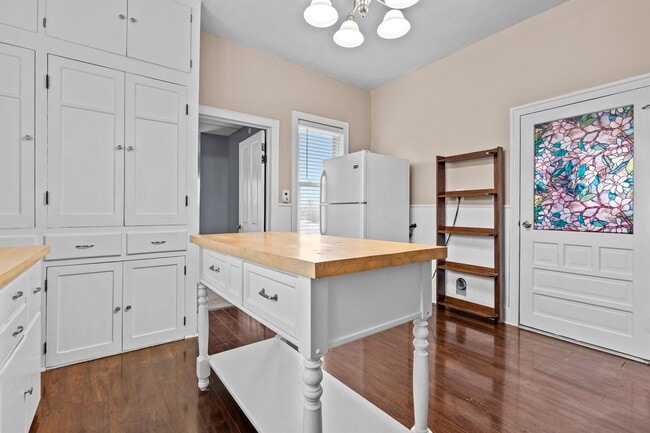 Building Photo - 116 Olive St