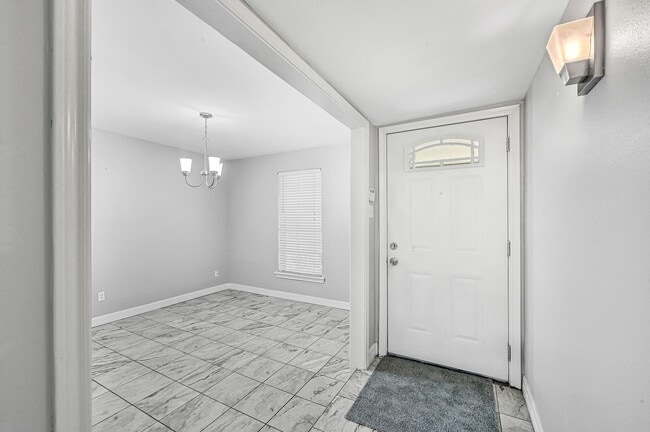 Photo - 9339 Deanwood St