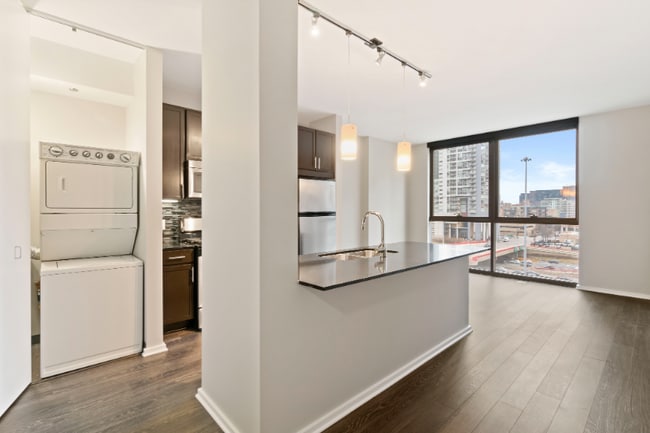 Photo - 107 N Desplaines St