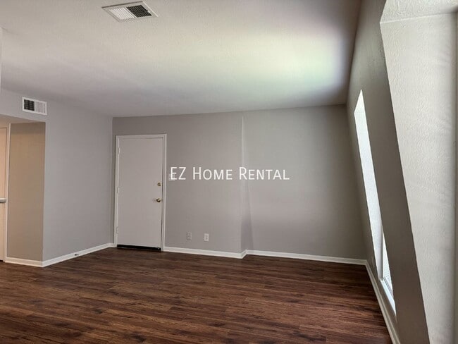 Photo - 2101 6th Ave N