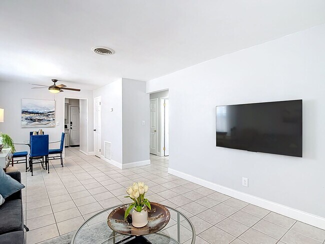 220 Southeast Jefferson Cir N