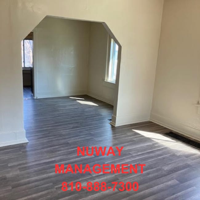 Photo - 810-888-7300