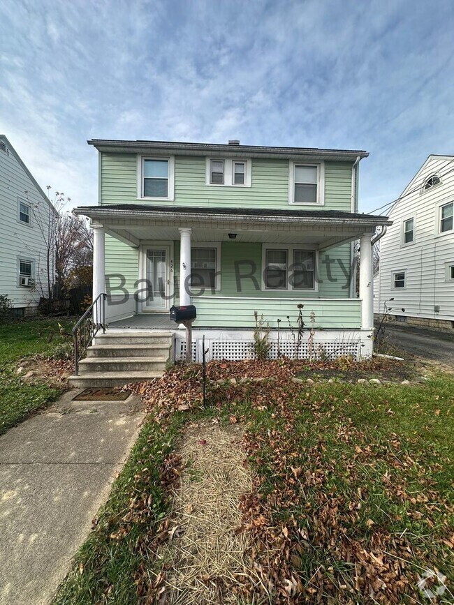 Building Photo - Three Bedroom Home