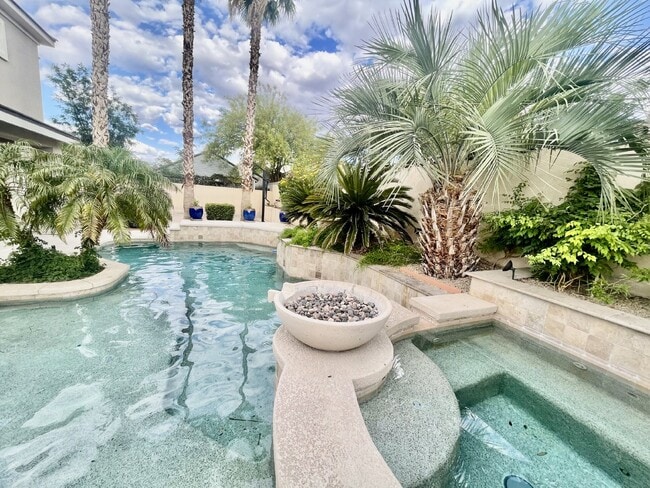 Photo - Luxurious 5-Bed, 4-Bath Fully Furnished Ho...