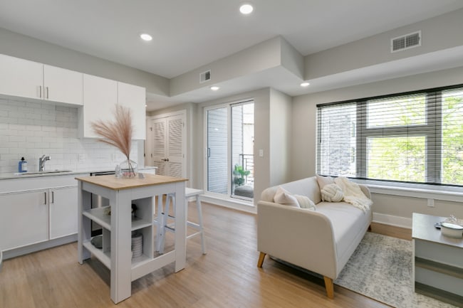 Building Photo - 3915 Ridge Ave