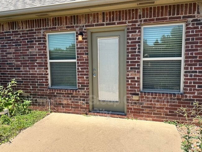 Building Photo - 922 SW 92nd St Rental
