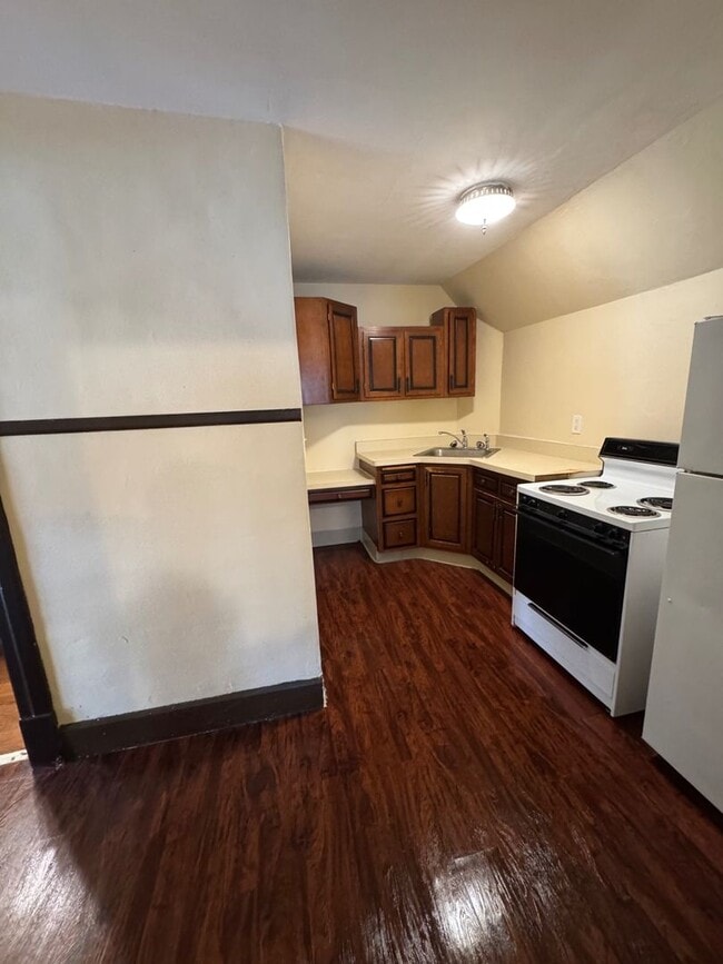 Building Photo - 1118 Revell Ave Unit 1118-2R