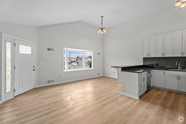 Building Photo - 336 Winfield Ave Rental