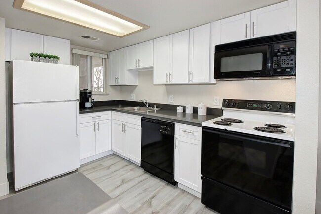 Photo - Glacier Point Apartments