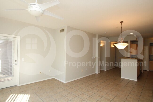 Photo - 420 W 1st St