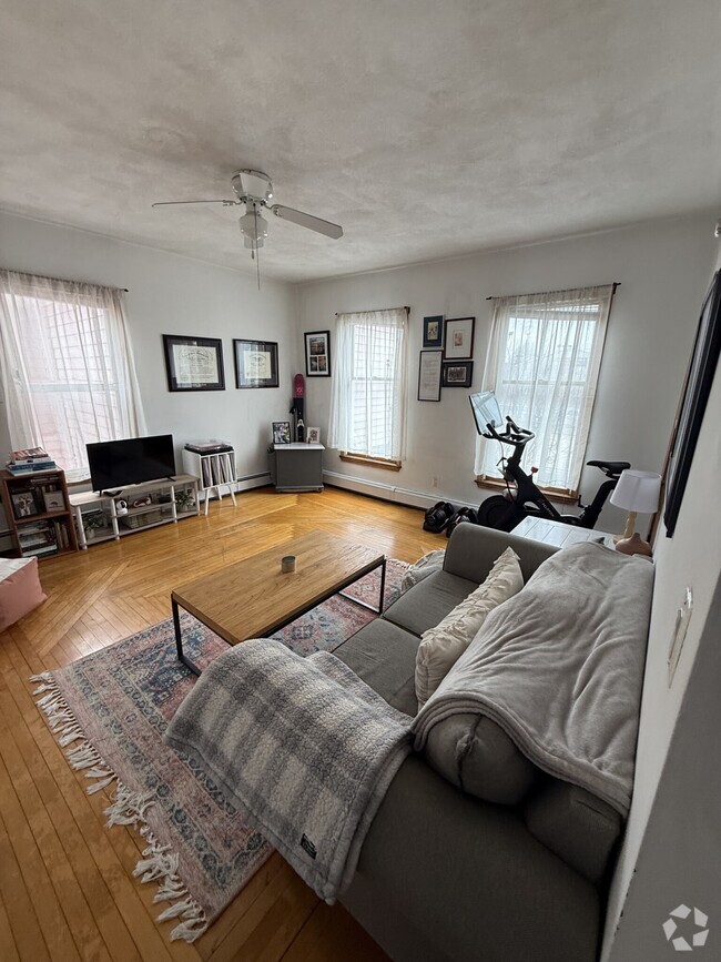 Building Photo - 585 Somerville Ave Rental