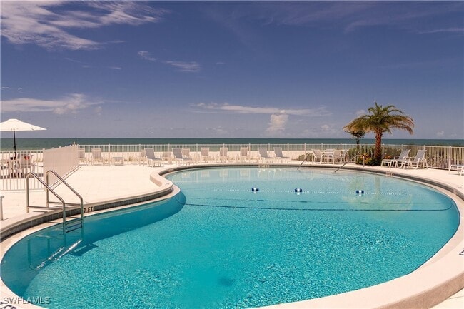 Photo - 3443 Gulf Shore Blvd N Unidad 802