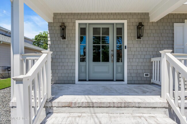 Photo - 217 Howe St