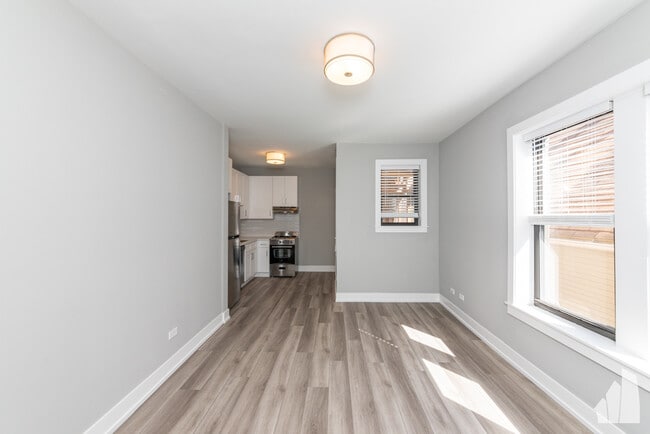 Building Photo - 3929 N Janssen Ave Unit W3