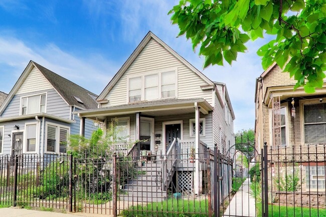 Building Photo - 2206 N Kostner Ave Unit B