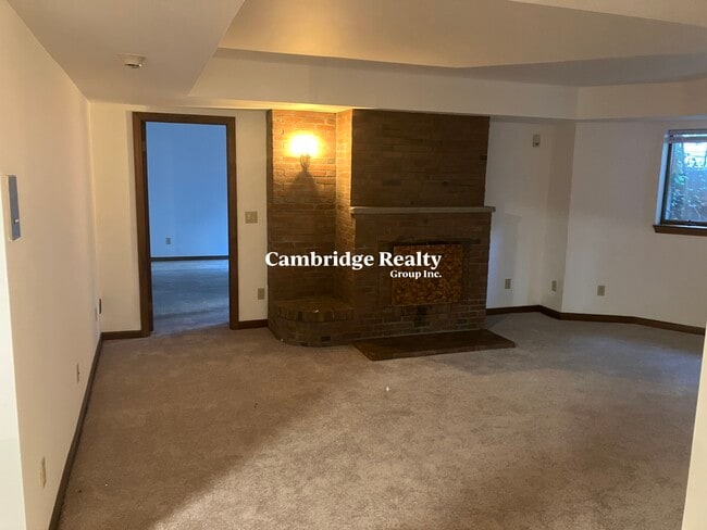 Building Photo - 175 Summer St Unit 2