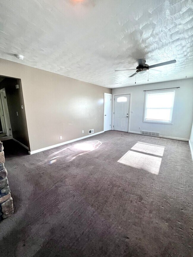 Photo - Beautiful 3 bed, 2 bath, 2 car garage