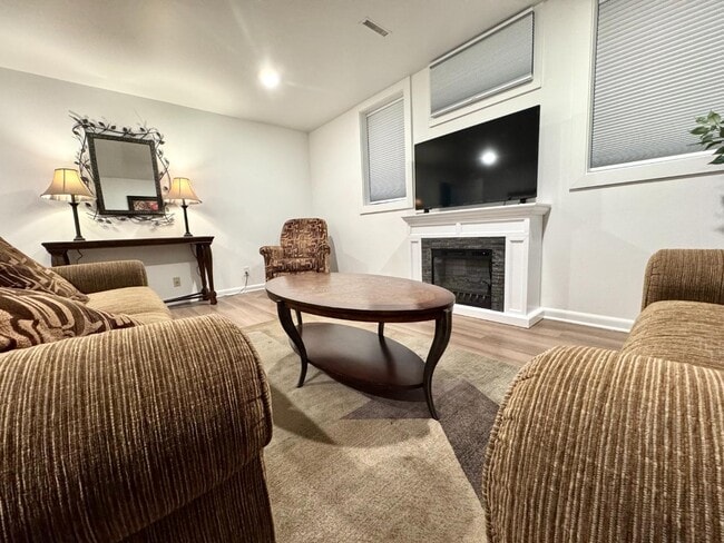 Photo - 1305 9th St W