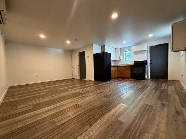 Photo - 406 Cedar Lane Rd