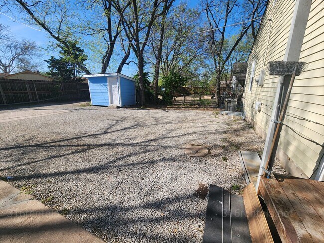 Photo - $1,050 3 bedroom / 2 bathroom - Single Family Home